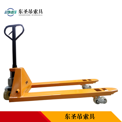 手動(dòng)液壓搬運(yùn)車使用場(chǎng)所的限制因素及其與貨梯零部件制造的關(guān)聯(lián)